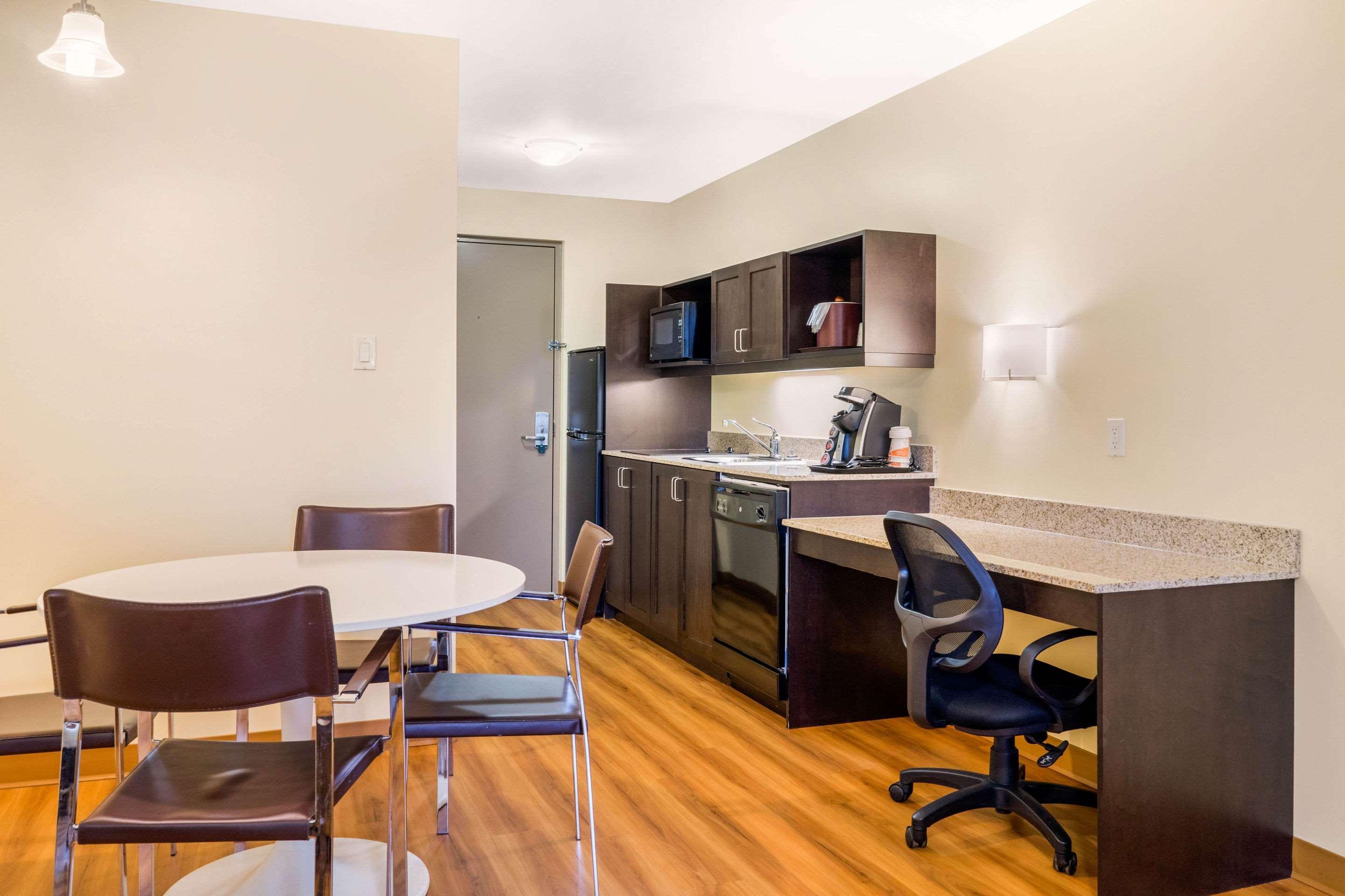 Quality Inn & Suites Winkler Esterno foto