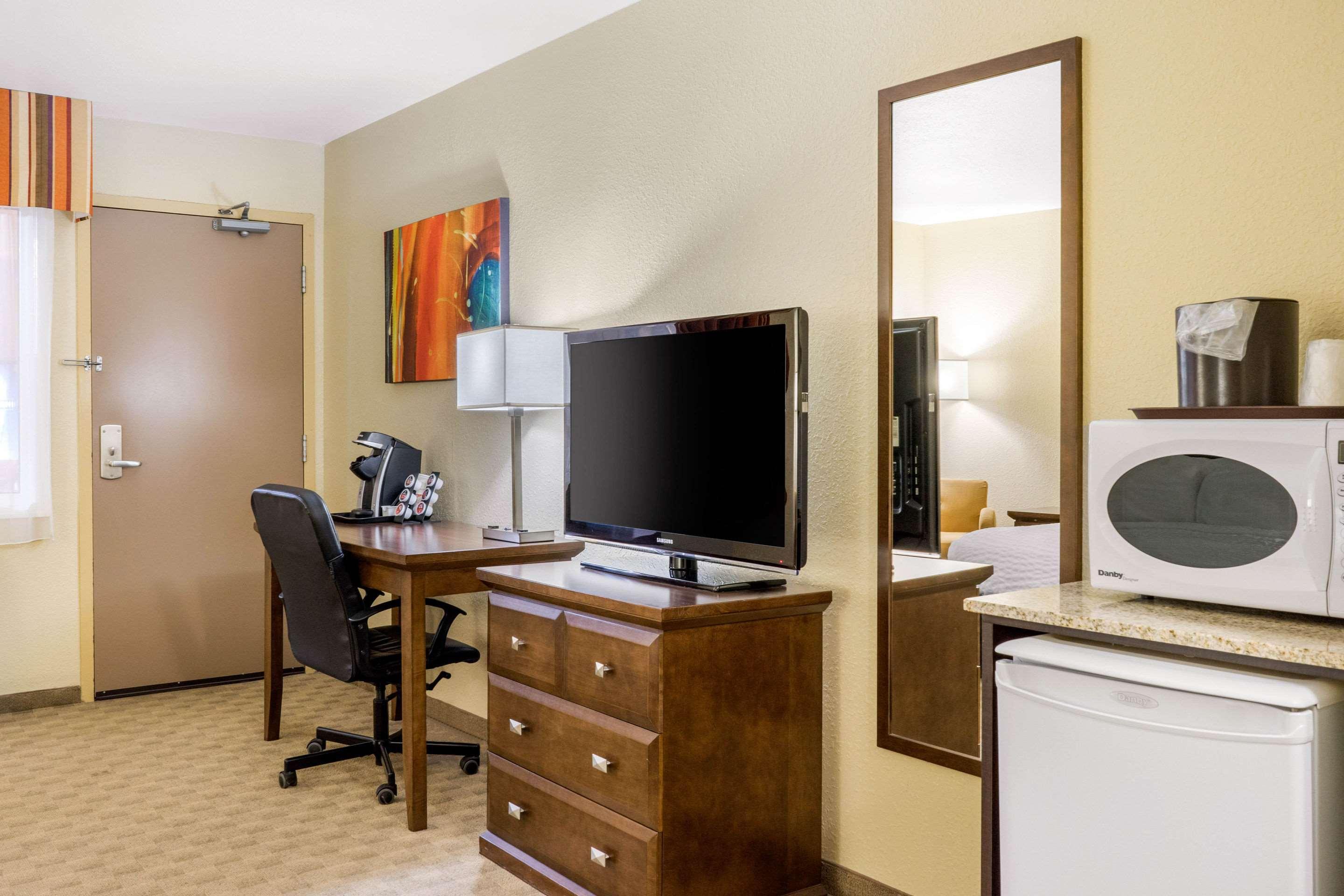 Quality Inn & Suites Winkler Esterno foto