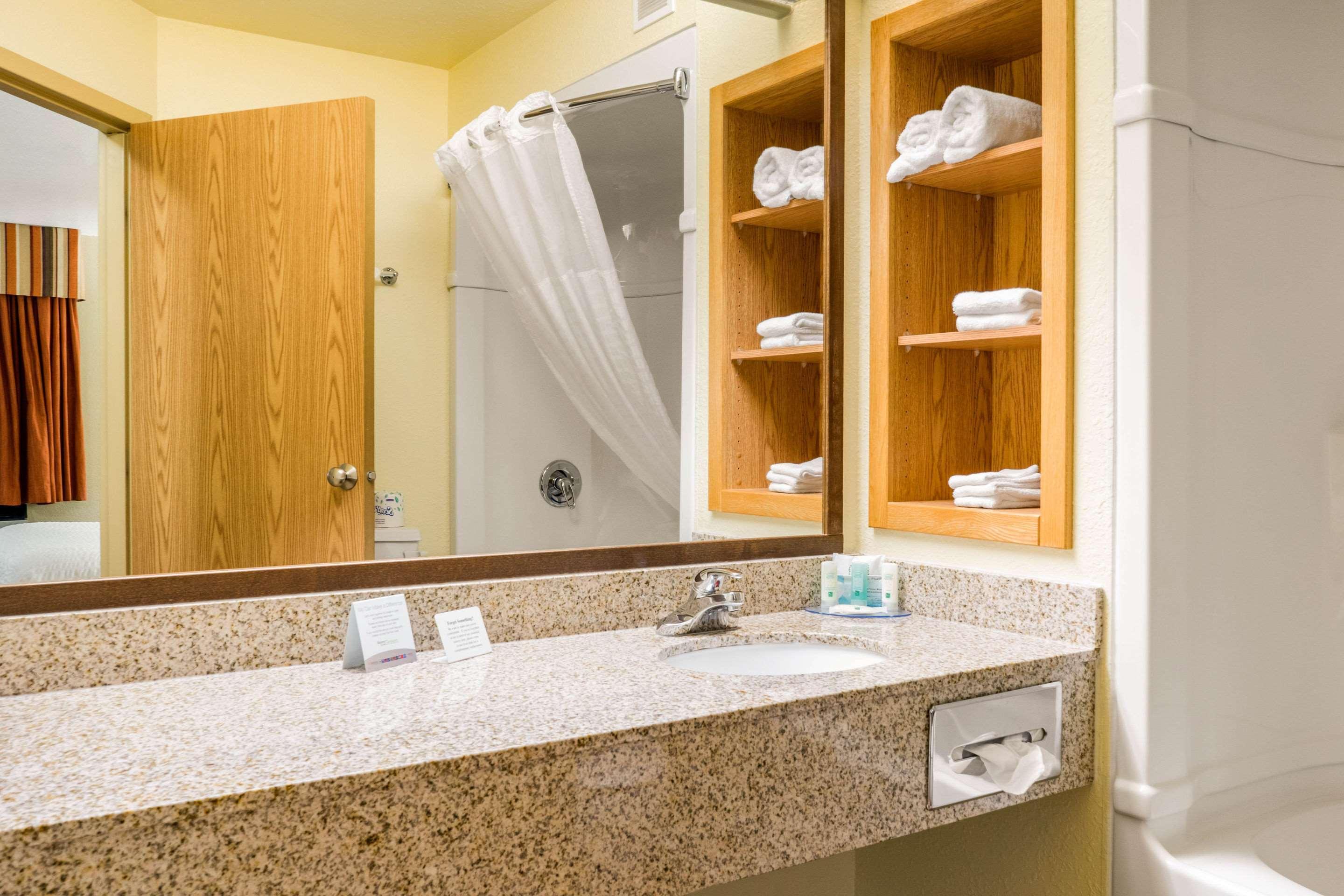 Quality Inn & Suites Winkler Esterno foto