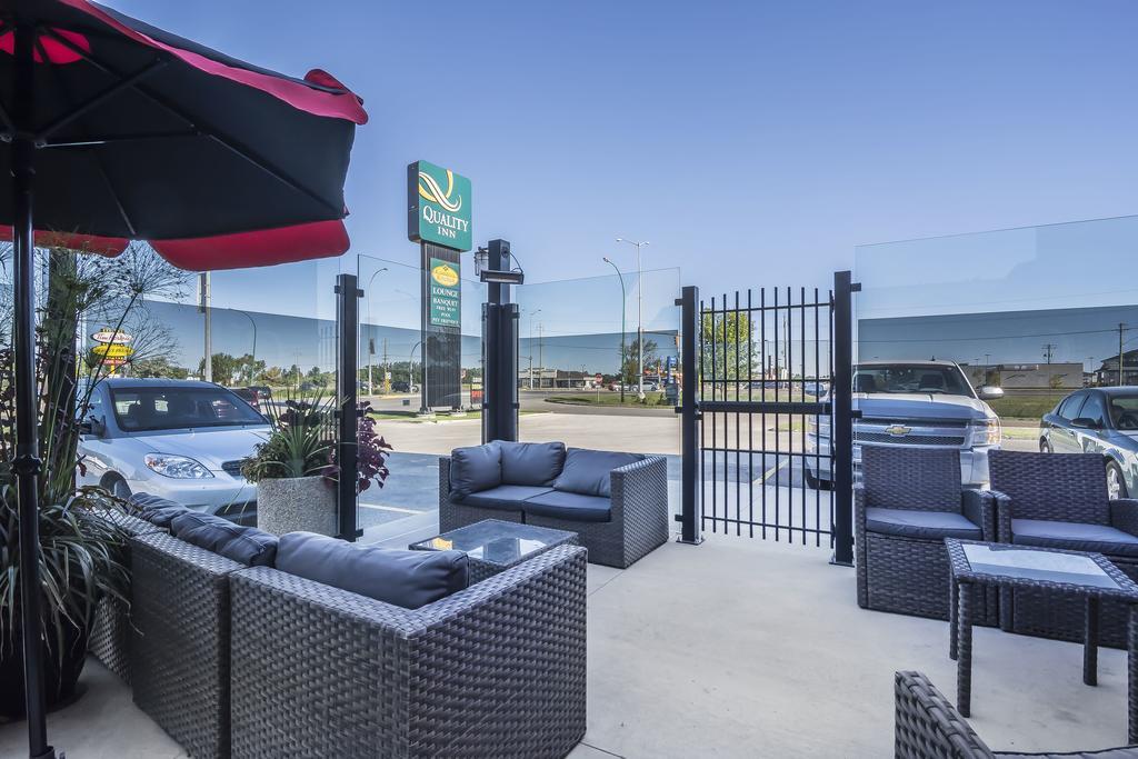 Quality Inn & Suites Winkler Esterno foto
