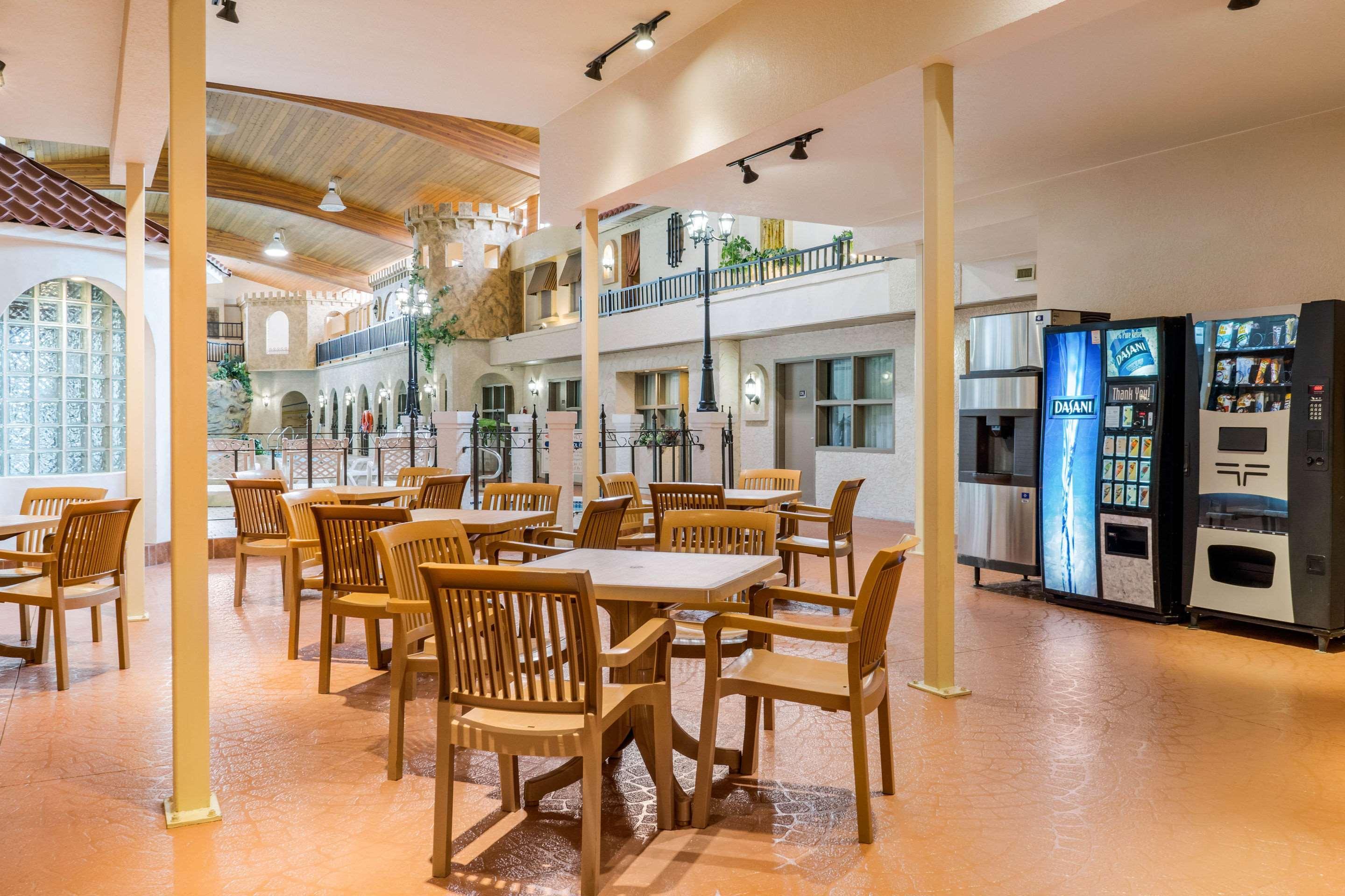 Quality Inn & Suites Winkler Esterno foto