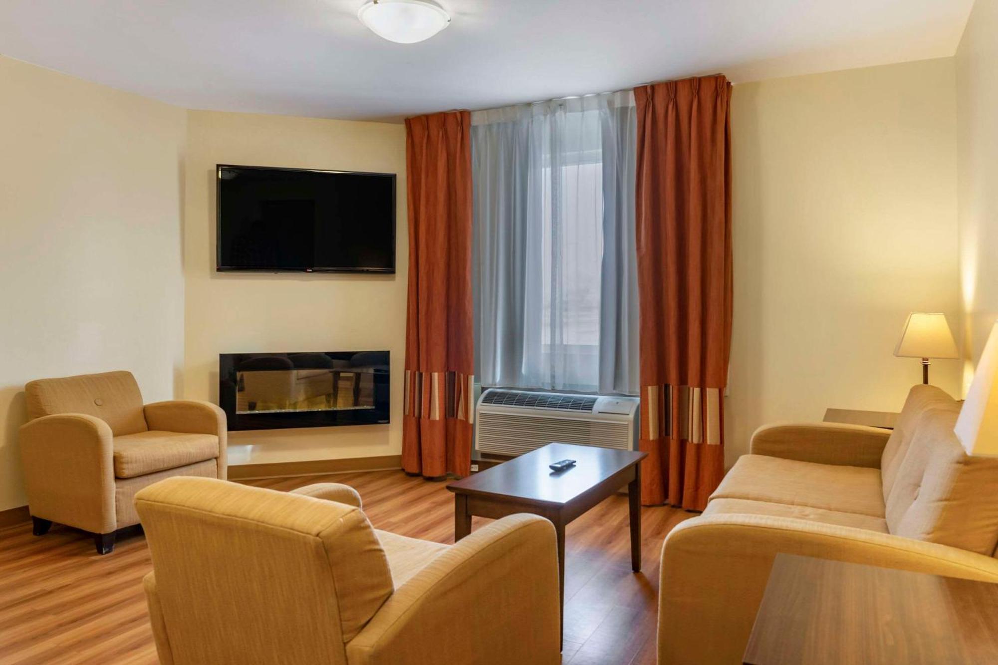 Quality Inn & Suites Winkler Esterno foto