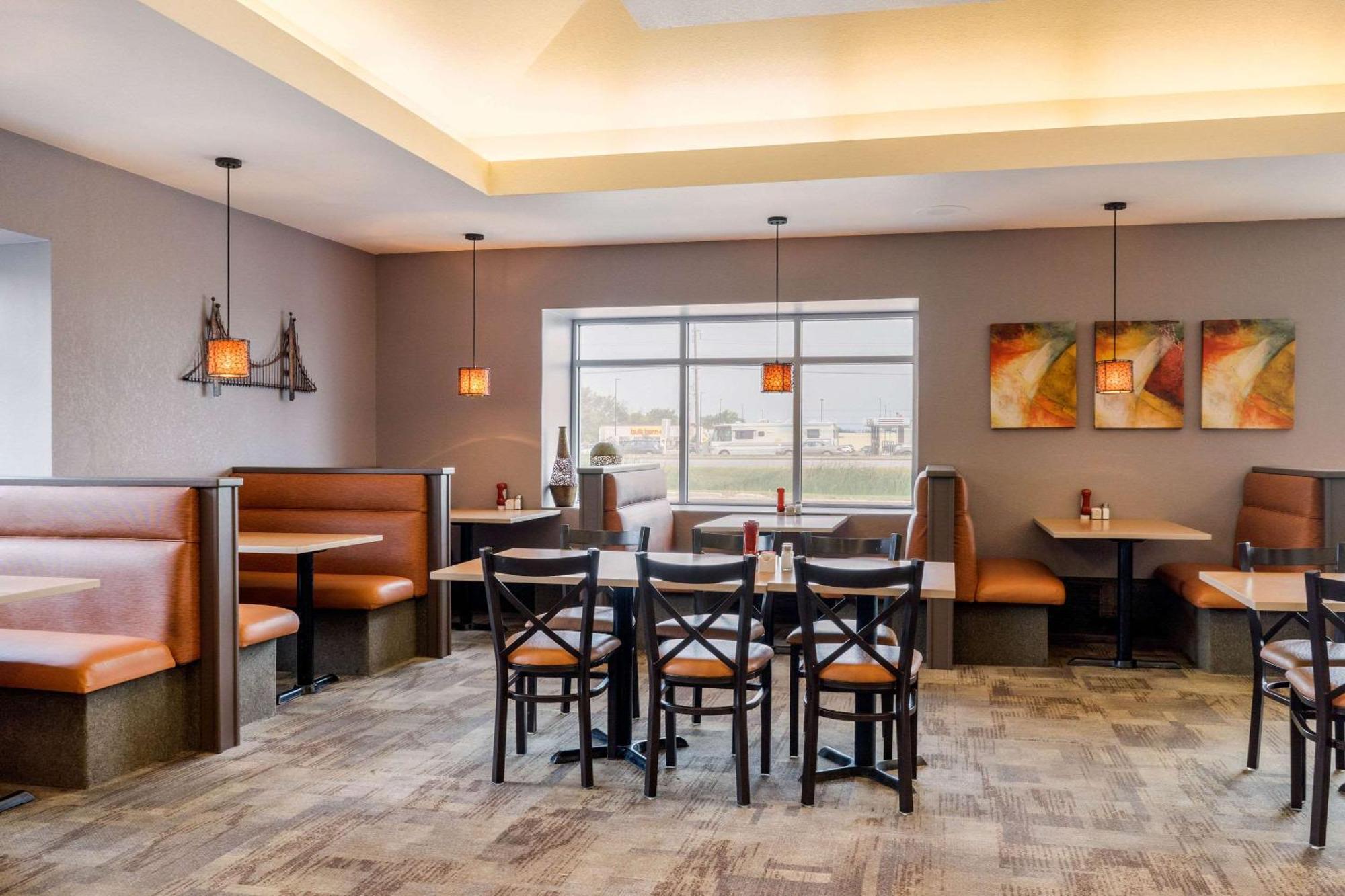 Quality Inn & Suites Winkler Esterno foto