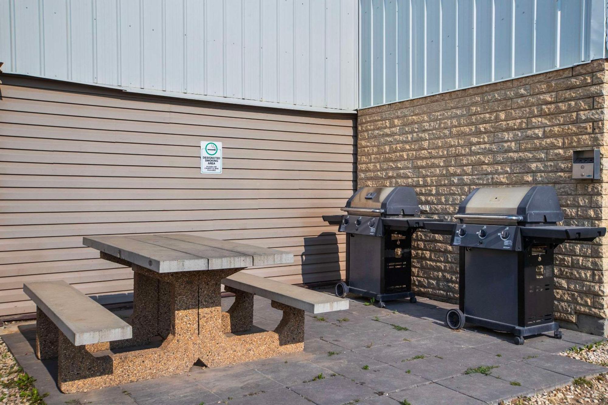 Quality Inn & Suites Winkler Esterno foto